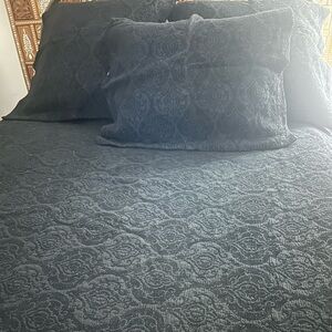 Elegant Black Jacquard Bedding Set